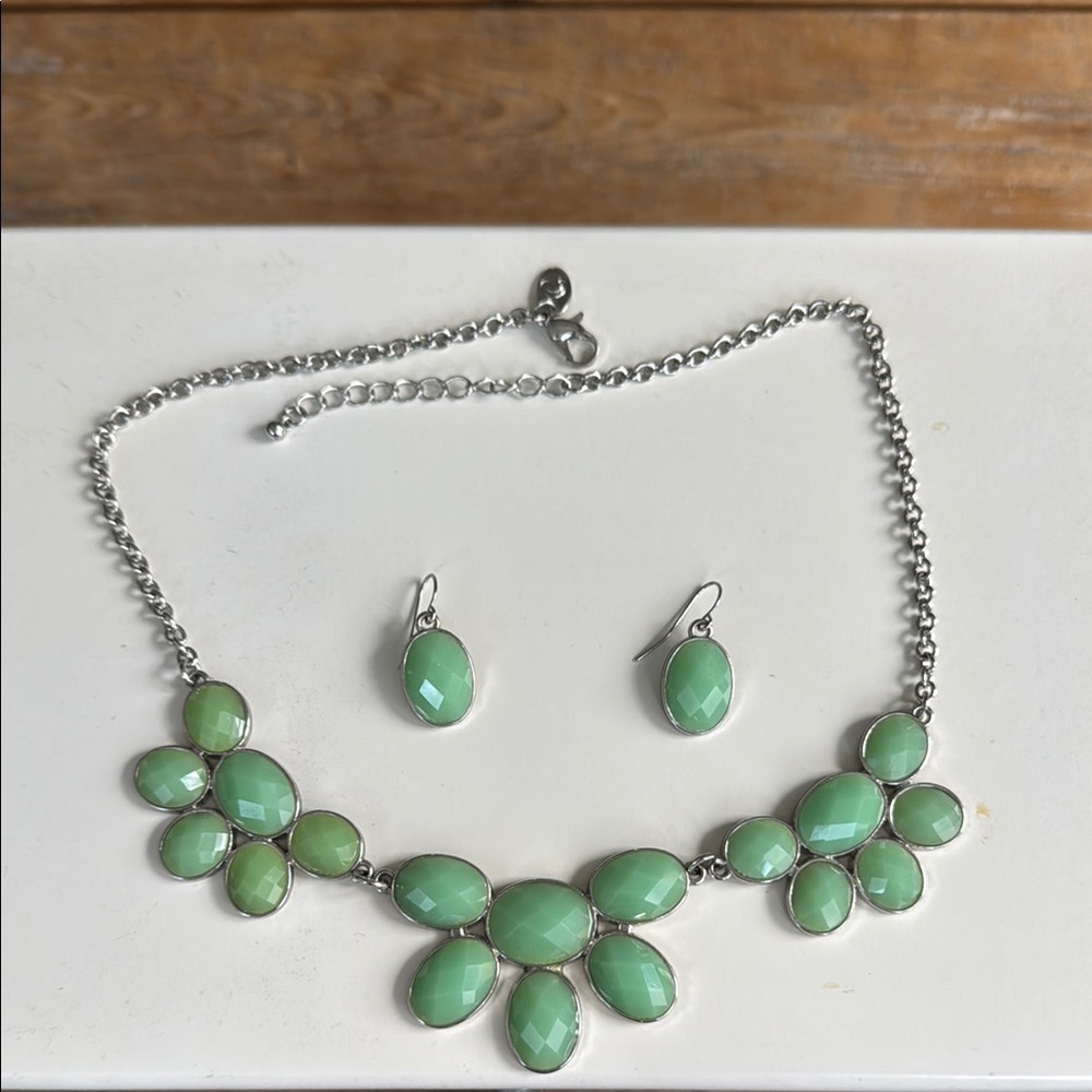 Elegant Green Gemstone Necklace and Earring Set
